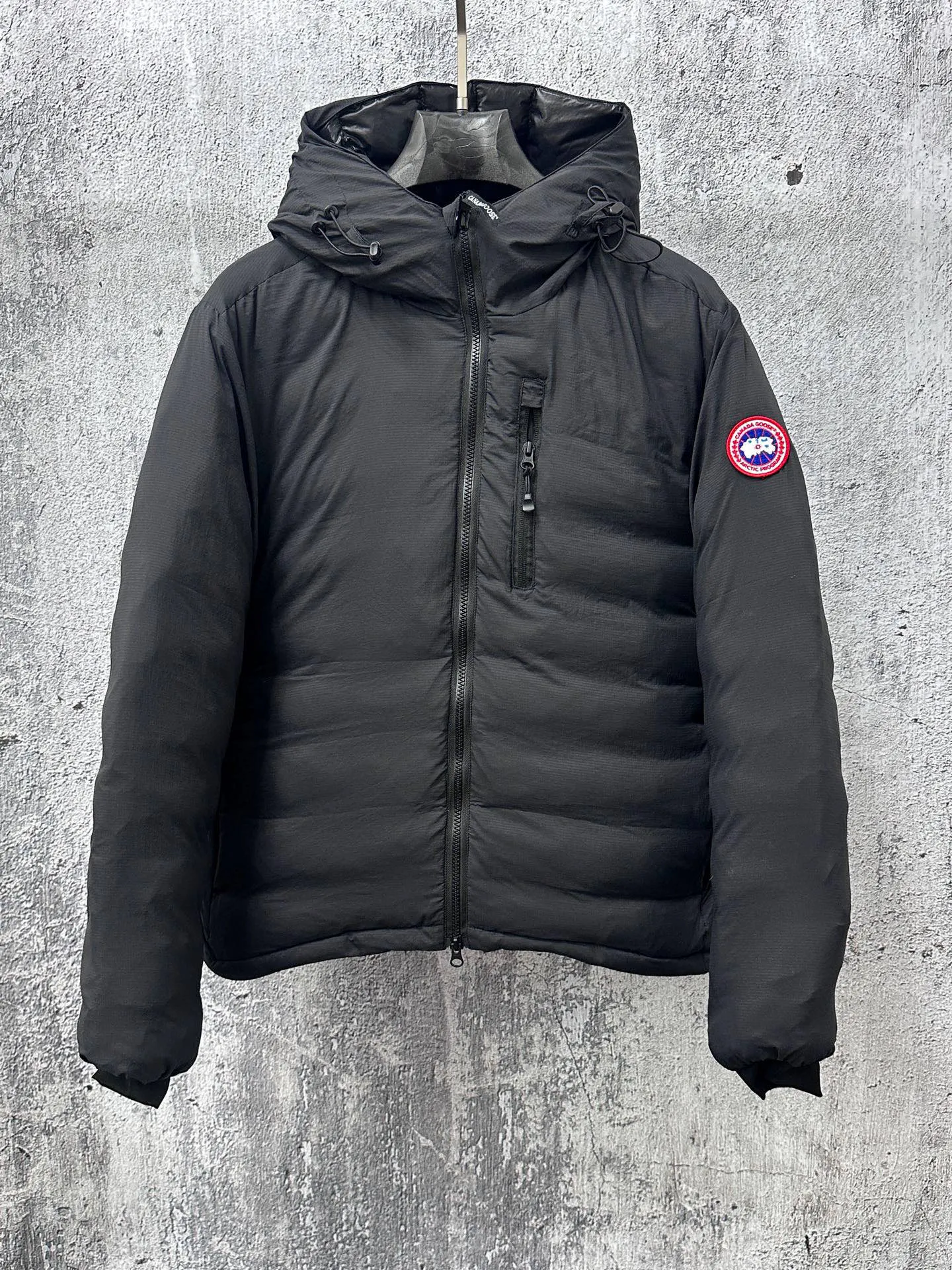 P840 [Canada Goose] Big Goose 5078 down jacket is different from the junk products in the market🗯️The same picture but different price means different versions ✅Don’t be fooled by the same copywriters and pirated picture gangs who mix and distribute high-luxury pictures at low prices. Once you receive it and compare the quality, you will know where the difference is. Don’t lie. Look for the terminal. I don’t guarantee that my products are the cheapest, but I definitely guarantee that they are worth every penny of your hard-earned money! Canada Goose down jacket top version, warm and cold-resistant, nice upper body effect, super lightweight, size: XS-XL